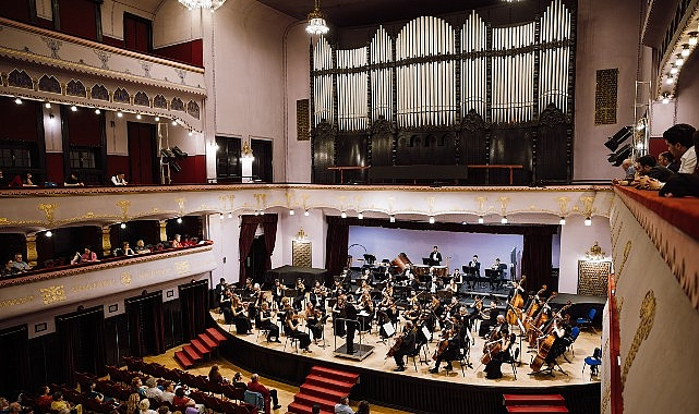 George Enescu Festivali'ne davet edilen ilk Türk orkestrası İDSO alkışlarla yurda döndü