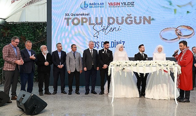 Bağcılar'da 8 çift, Ticaret Bakanı Ömer Bolat'ın şahitliğinde evlendi