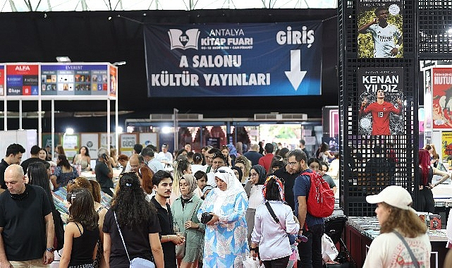 Antalya'da kitap şöleni yaşanıyor
