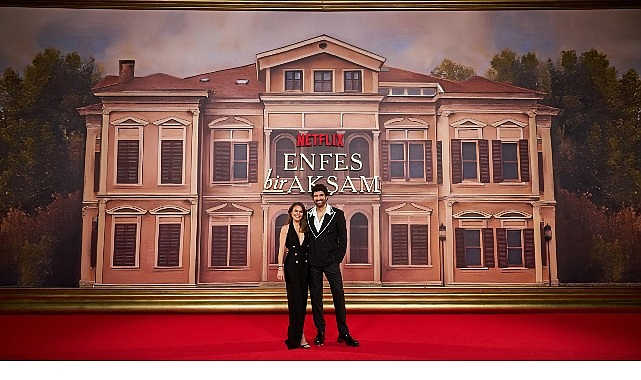 Netflix'in Başrollerini Engin Akyürek ve Aslı Enver'in Paylaştığı Yeni Dizisi Enfes Bir Akşam'ın Galası Gerçekleşti