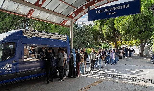 İzmir Büyükşehir Belediyesi Üniversite Öğrencilerine Ücretsiz Sıcak Yemek Desteğini Sürdürüyor